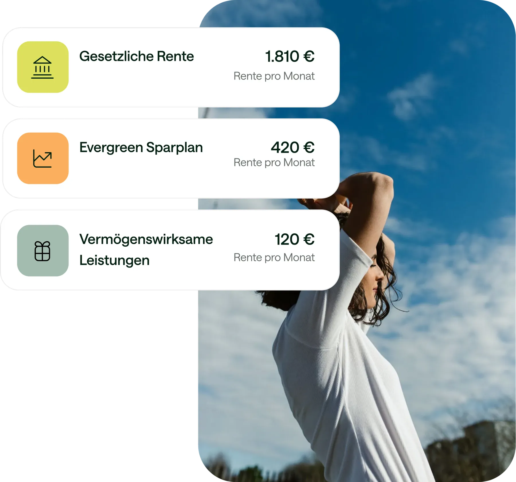 Eine Frau steht in entspannter Pose zufrieden unter blauem Himmel – sie hat ihre Altersvorsorge dank Evergreen im Griff.